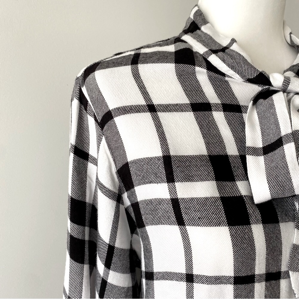 SOLD | BANANA REPUBLIC | Dillon Casual Neck Tie Top - Picture 7 of 12